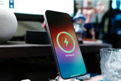 西沙苹果15换屏服务分享用什么充电器给iPhone15充电更好 